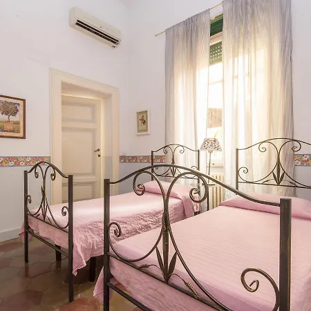 Apartment Rome 10 * רומא