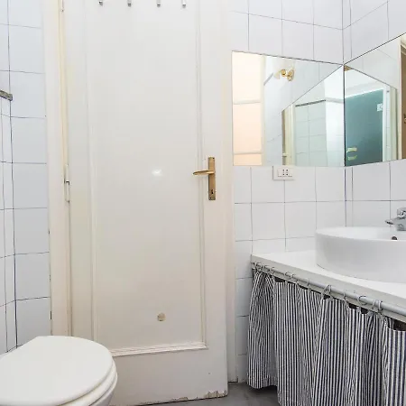 Apartment Rome 10 * רומא