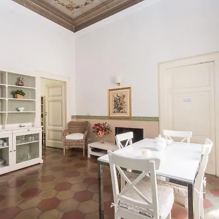 Apartment Rome 10 *