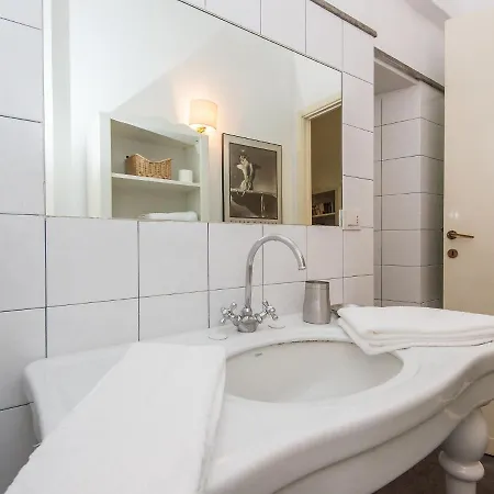 Apartment Rome 10 * רומא
